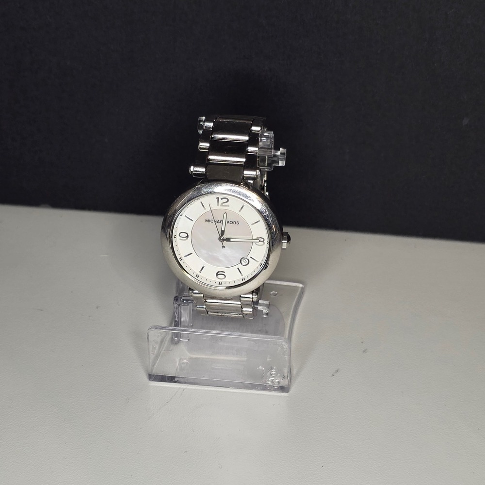 Michael Kors MK-5076 Wrist Watch Women OS Silver Mother of Pearl Analog Classic